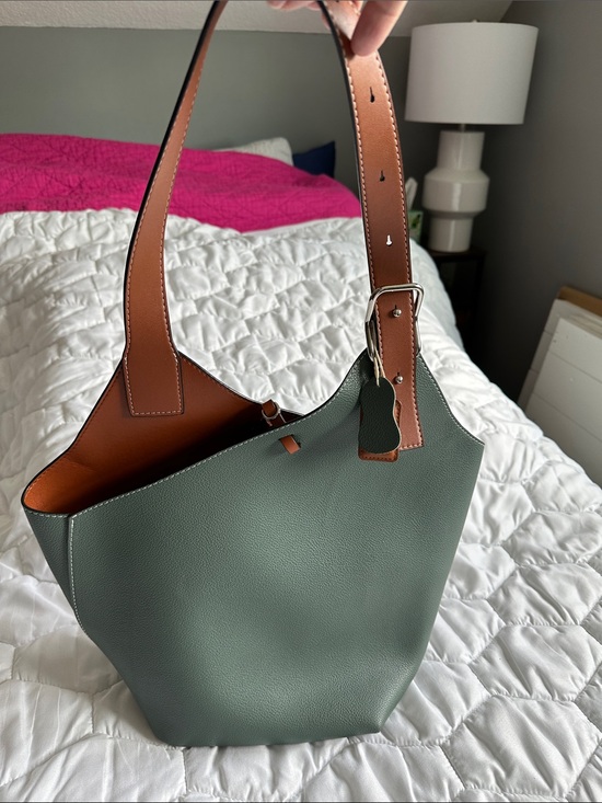 Handbags - Women's Green Leather Tote Shoulder Bag with Tan Strap